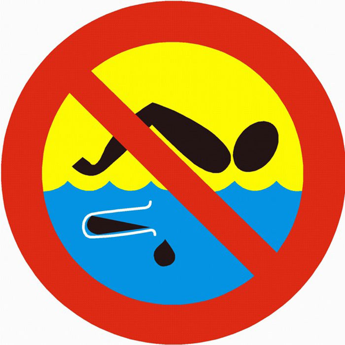 znak zakazu kapiel zabroniona woda skazona